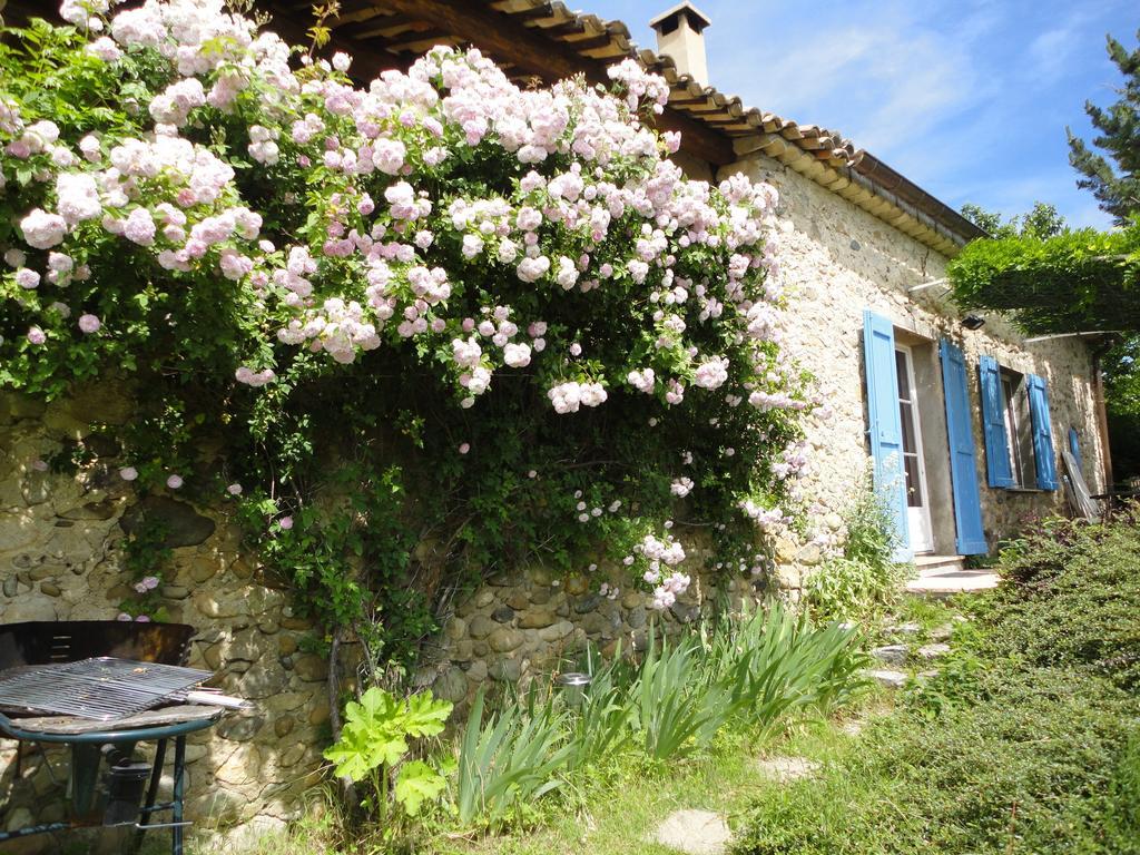 Вилла Un Gite De Charme En Haute Provence Сигуайе Номер фото