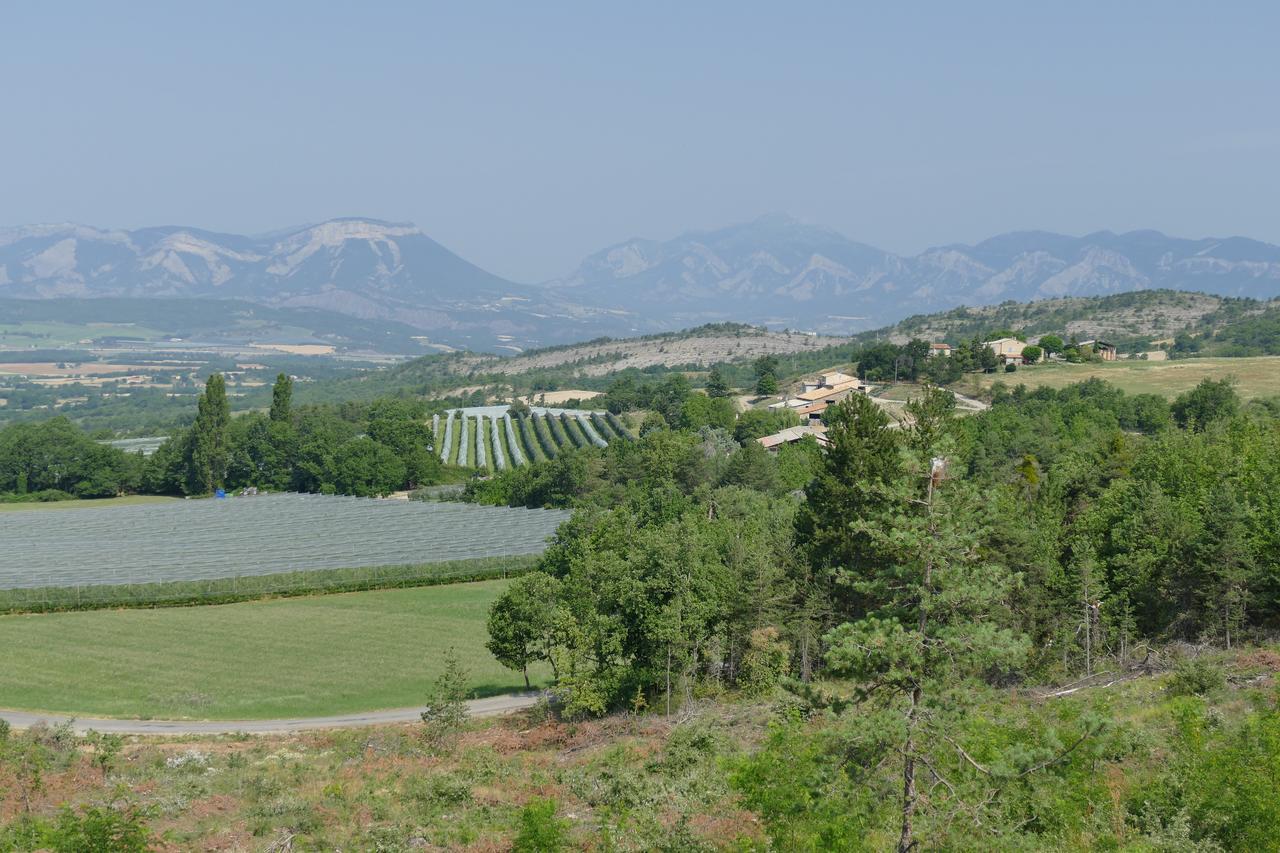 Вилла Un Gite De Charme En Haute Provence Сигуайе Экстерьер фото