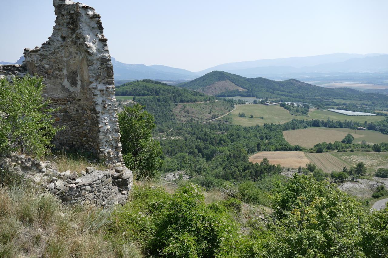 Вилла Un Gite De Charme En Haute Provence Сигуайе Экстерьер фото