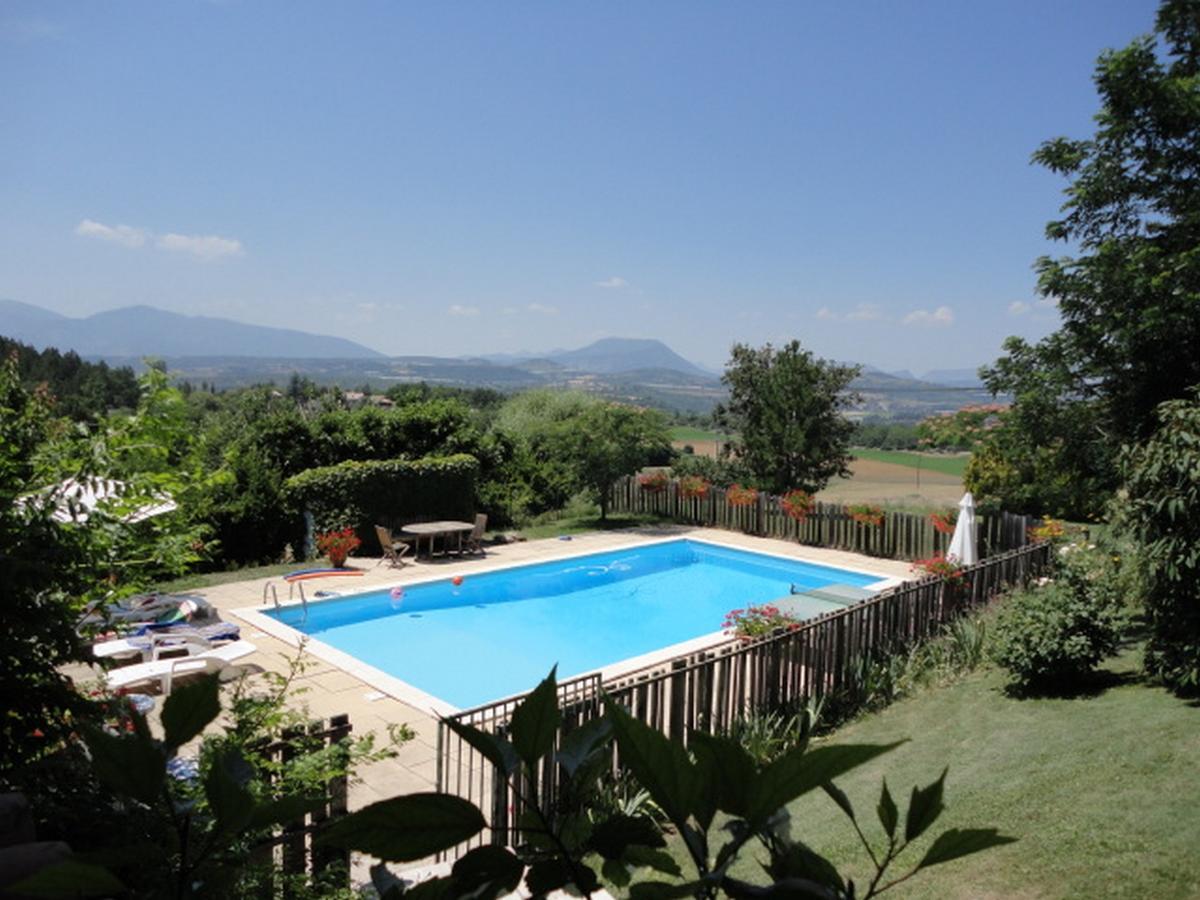 Вилла Un Gite De Charme En Haute Provence Сигуайе Экстерьер фото
