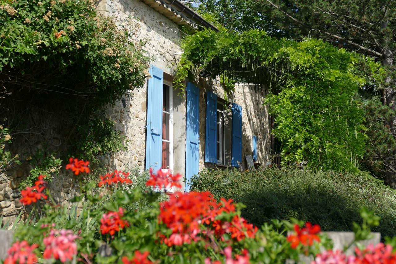Вилла Un Gite De Charme En Haute Provence Сигуайе Экстерьер фото